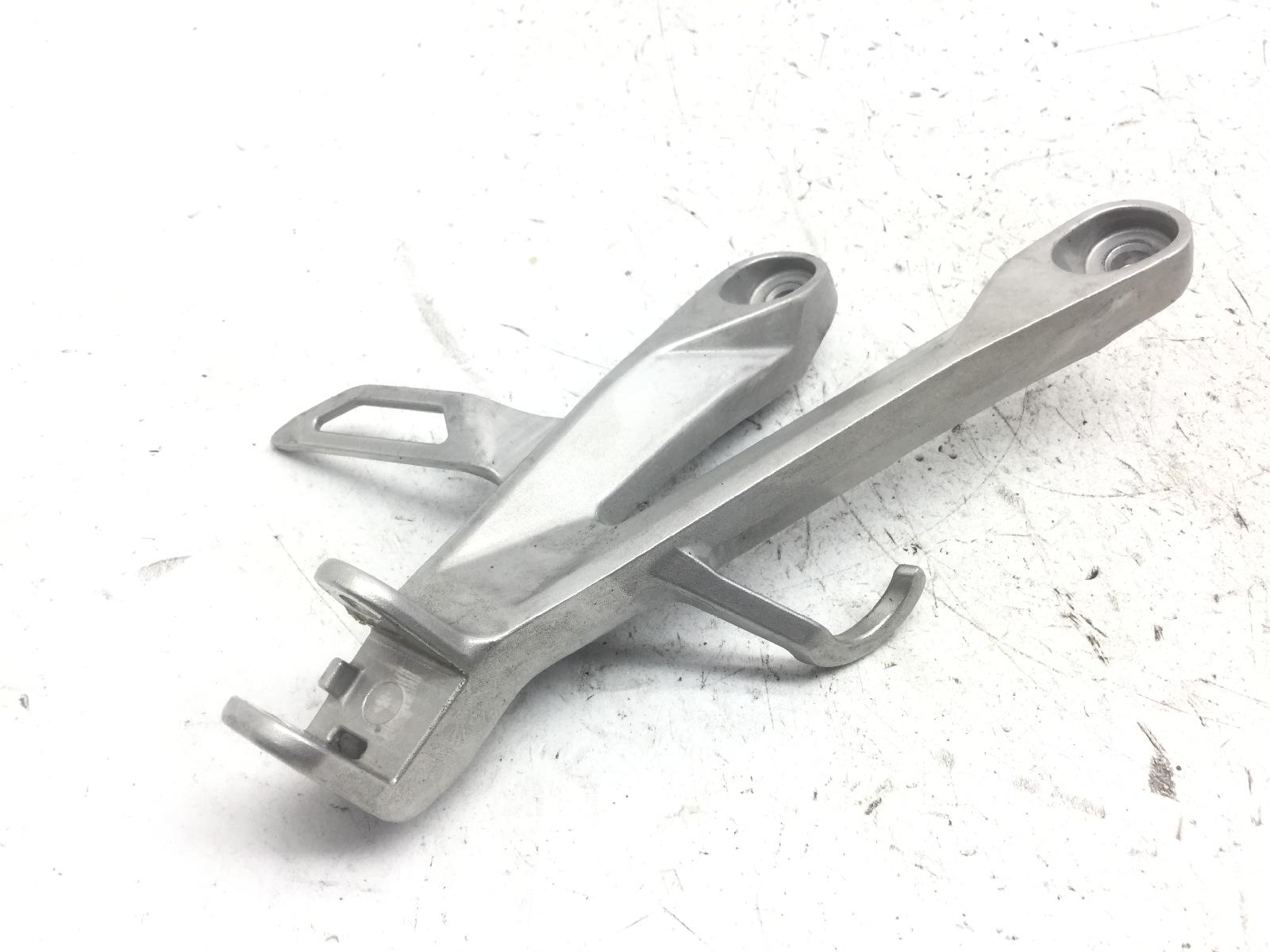 Honda cbr rr abs km0 600 staffa supporto pedana posteriore destra 2024 2026 pc69a4rk