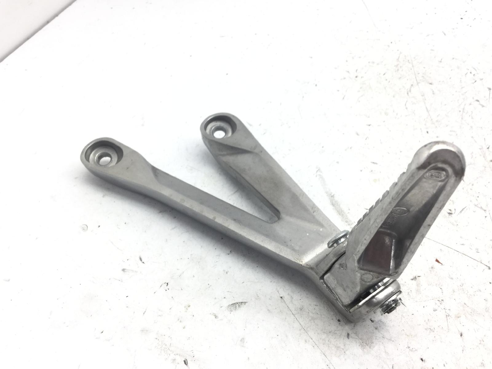 Honda cbr rr abs km0 600 pedana poggiapiede posteriore sinistra e staffa 2024 2026 pc69a4rk
