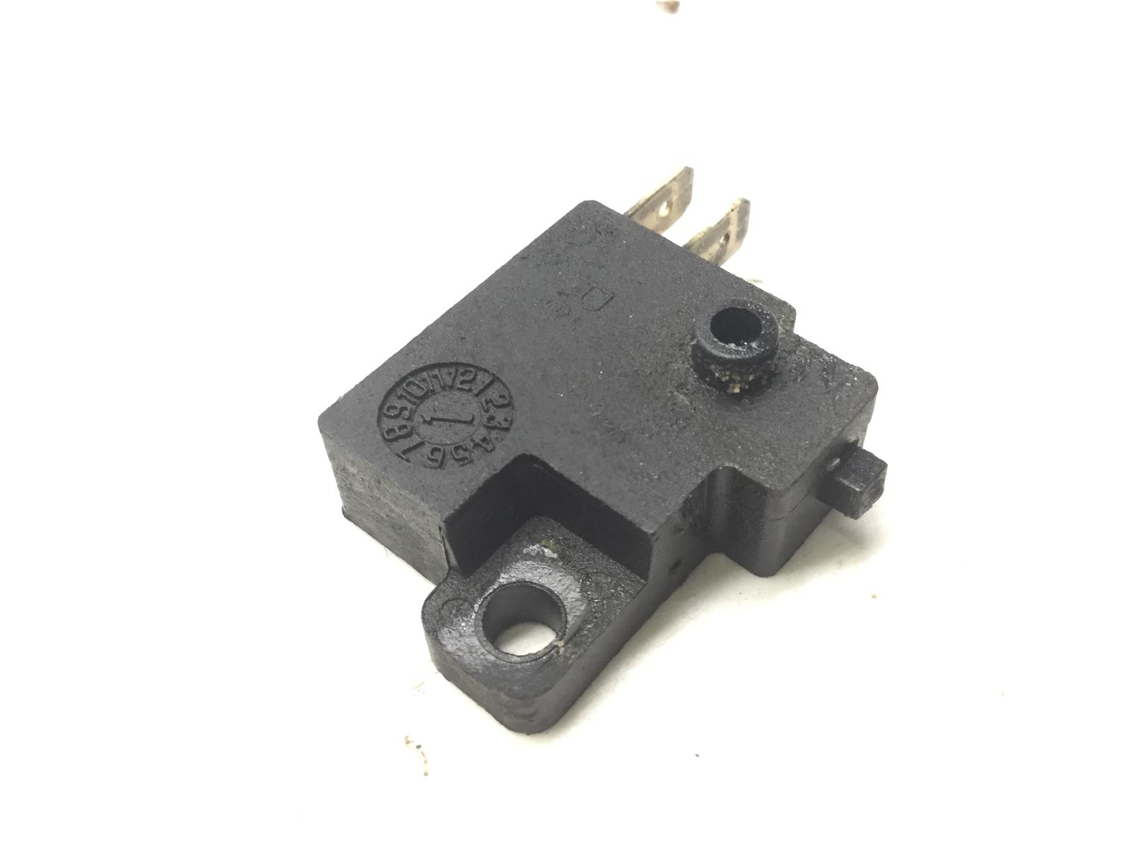 Sym hd 2 125 sensore stop microstop pompa freno anteriore destra 2011 2011 lc12w1-6