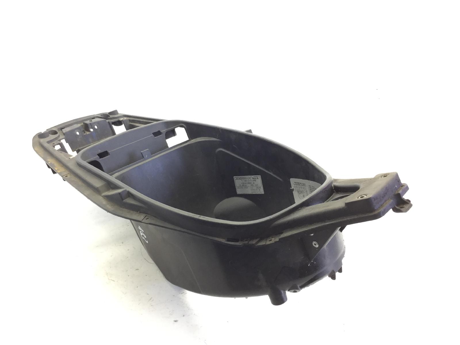 Gilera runner sp 50 carena vano sottosella 2007 2007 c46100